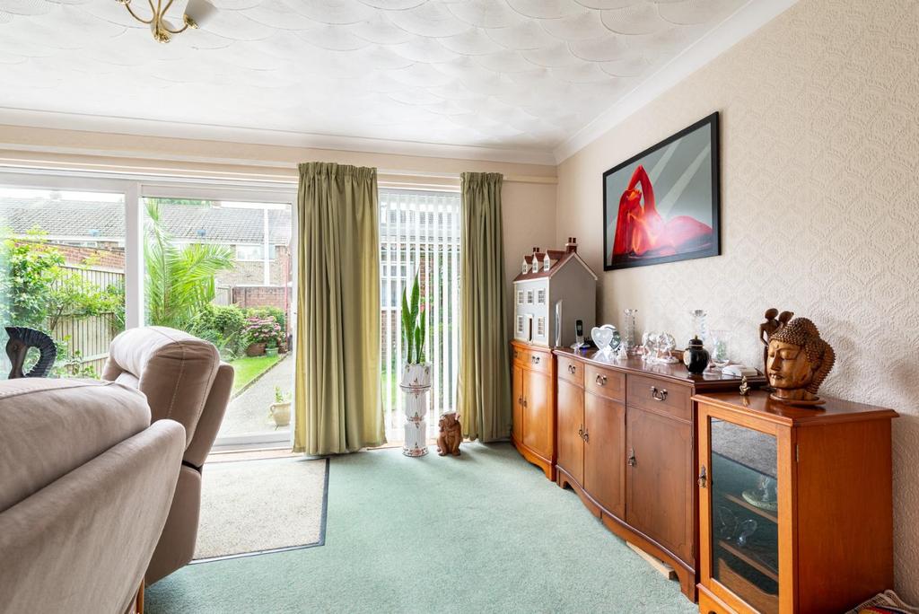 142 Wakeley Road living room1e.jpg