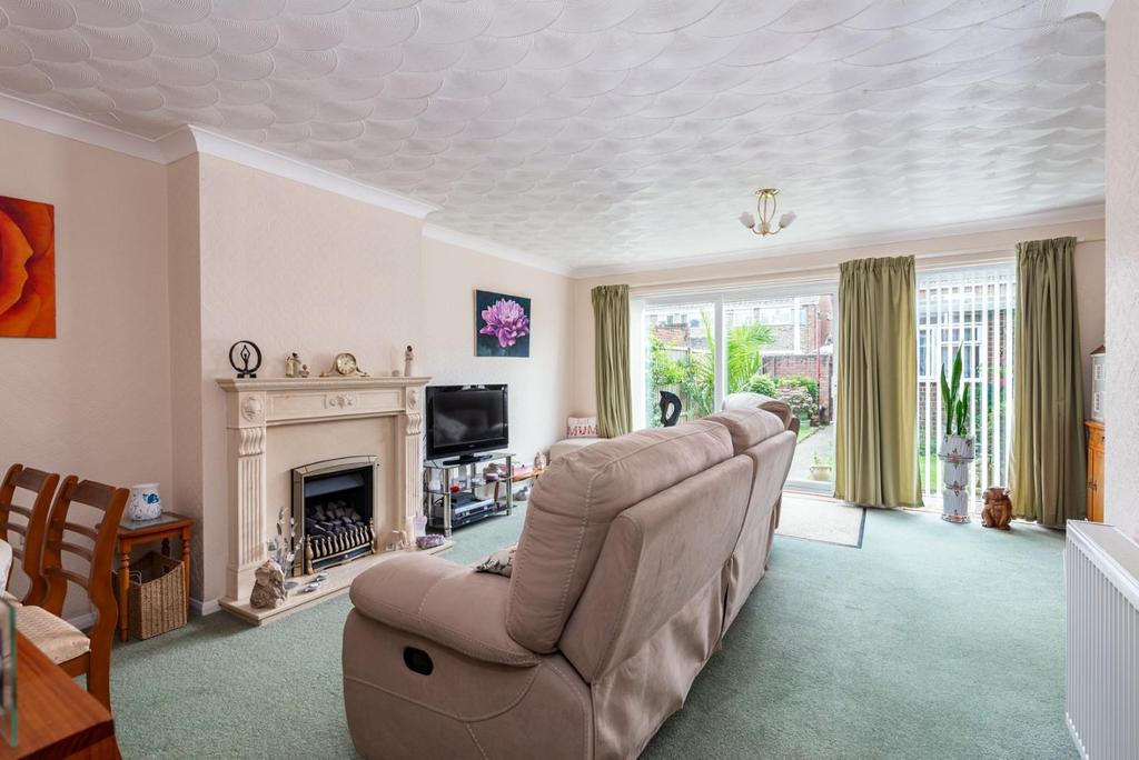 142 Wakeley Road living room1a.jpg