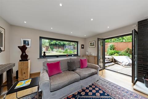 11 Armstrong Close, Newmarket, CB8 8HD