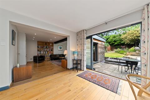 11 Armstrong Close, Newmarket, CB8 8HD