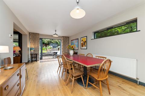 11 Armstrong Close, Newmarket, CB8 8HD