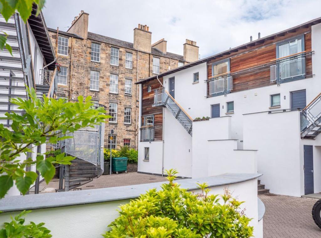 DUBLIN STREET LANE NORTH, NEW TOWN... 2 bed flat £1,200 pcm (£277 pw)