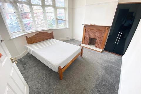 18 Alton Road, Luton, LU1 3NS