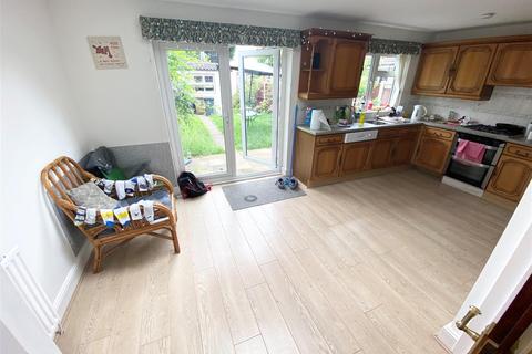 18 Alton Road, Luton, LU1 3NS