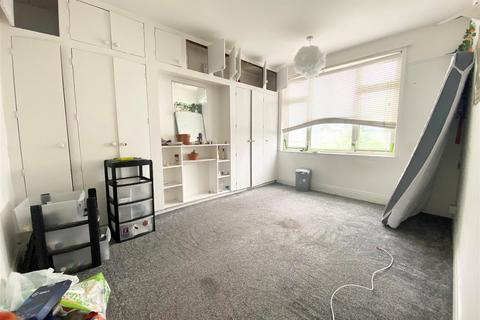 18 Alton Road, Luton, LU1 3NS