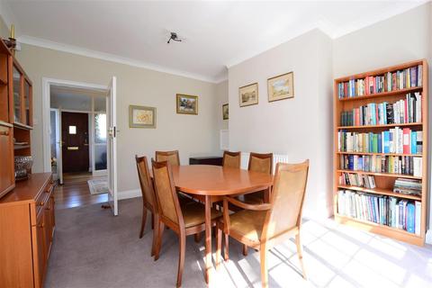 8 Third Avenue, Worthing, BN14 9NZ