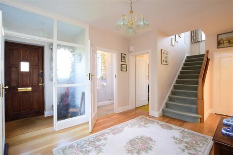8 Third Avenue, Worthing, BN14 9NZ