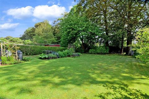 8 Third Avenue, Worthing, BN14 9NZ