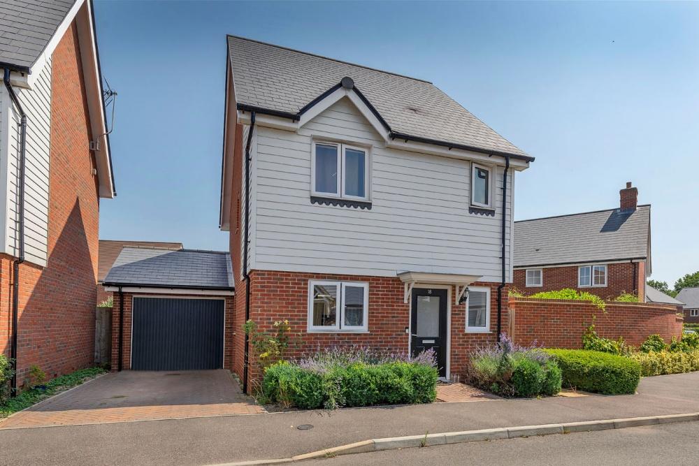 Hop Pocket Way Headcorn TN27 9AF 3 bed detached house £425,000