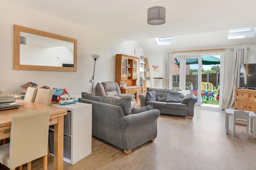 Hop Pocket Way Headcorn TN27 9AF 3 bed detached house £425,000
