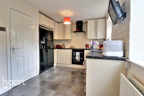 3 Fulneck Close, Leeds, LS11 5PQ