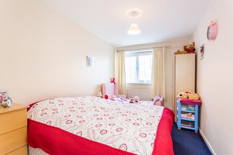 18 Harpley Square, London, E1 4EA
