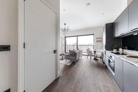 2 bedroom apartment for sale - Dock East, Canary Wharf, E14
