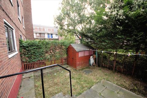 4 bedroom flat to rent, Treaty Street, Islington, London N1