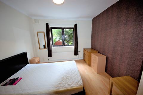 4 bedroom flat to rent, Treaty Street, Islington, London N1