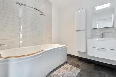184 Queensway, West Wickham, BR4 9DZ