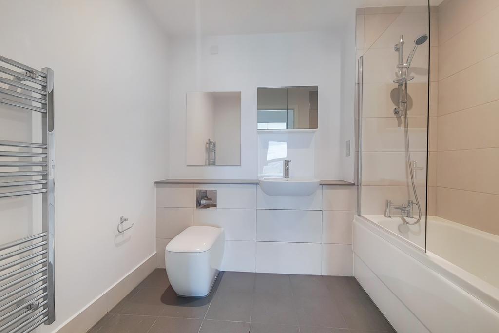 8 Bathroom-0-min.jpg