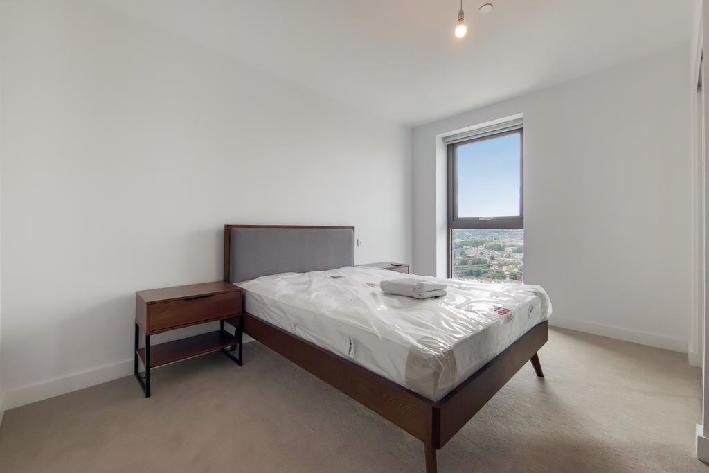 2 Main Bedroom-0-min.jpg