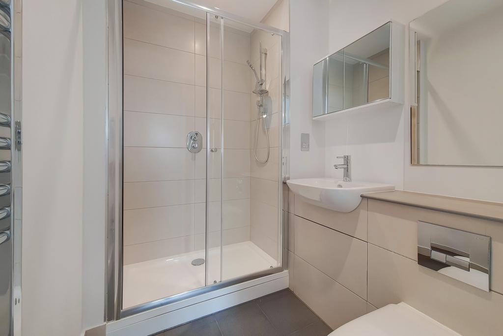 3 Main Ensuite-0-min.jpg
