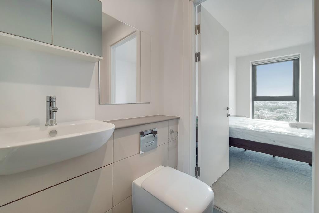 3 Main Ensuite-1-min.jpg