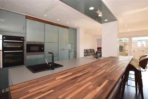 21 Chalcroft Road, Folkestone, CT20 3NG