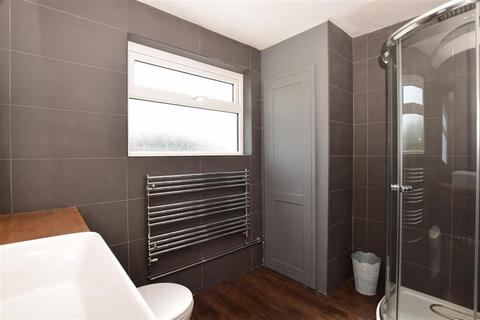 21 Chalcroft Road, Folkestone, CT20 3NG