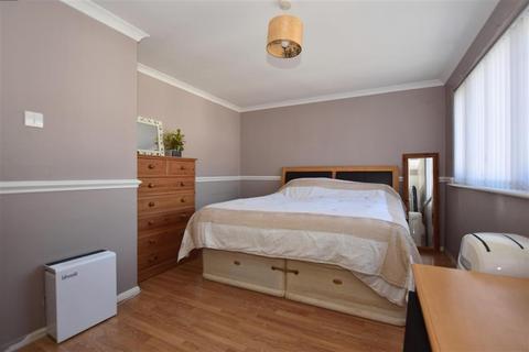 21 Chalcroft Road, Folkestone, CT20 3NG