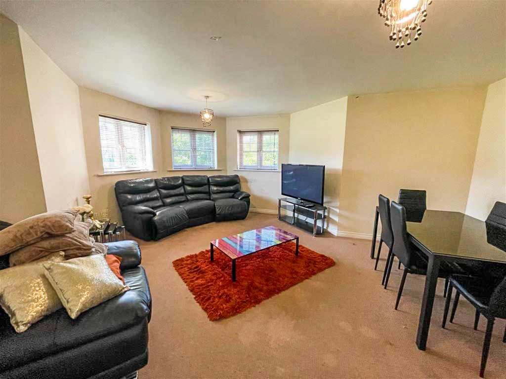 Merlin Road, Birkenhead, CH42 9QH 2 bed flat £110,000