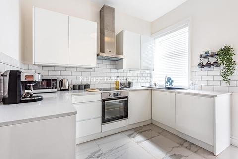 29 Hazelbank Road, Catford, London, SE6 1LN