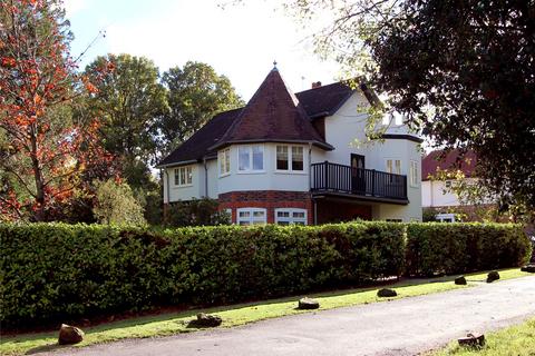 4 bedroom detached house to rent, Coombe Hill Road, East Grinstead, West Sussex