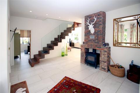 4 bedroom detached house to rent, Coombe Hill Road, East Grinstead, West Sussex