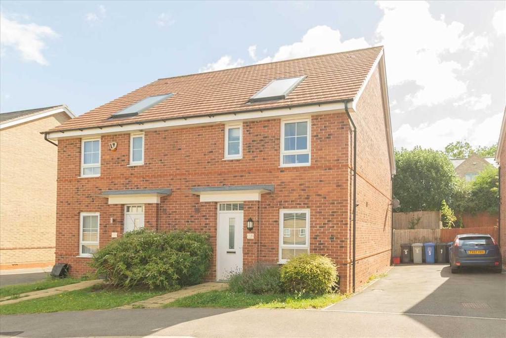 Donnington Road, Burton Latimer 3 bed semidetached house £995 pcm (£