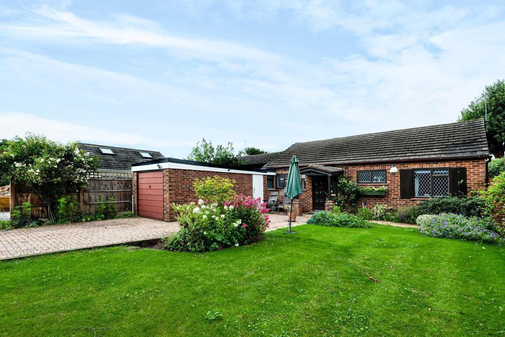 Rosemary Lane, Thorpe, TW20 3 bed detached house £600,000