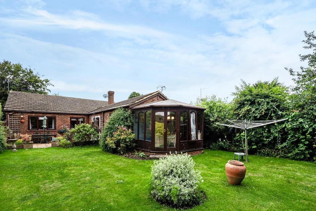Rosemary Lane, Thorpe, TW20 3 bed detached house £600,000