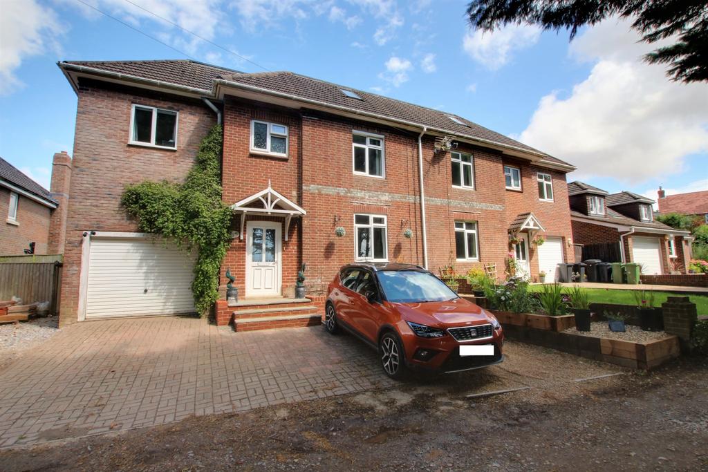 Horndean 5 bed semidetached house £499,995