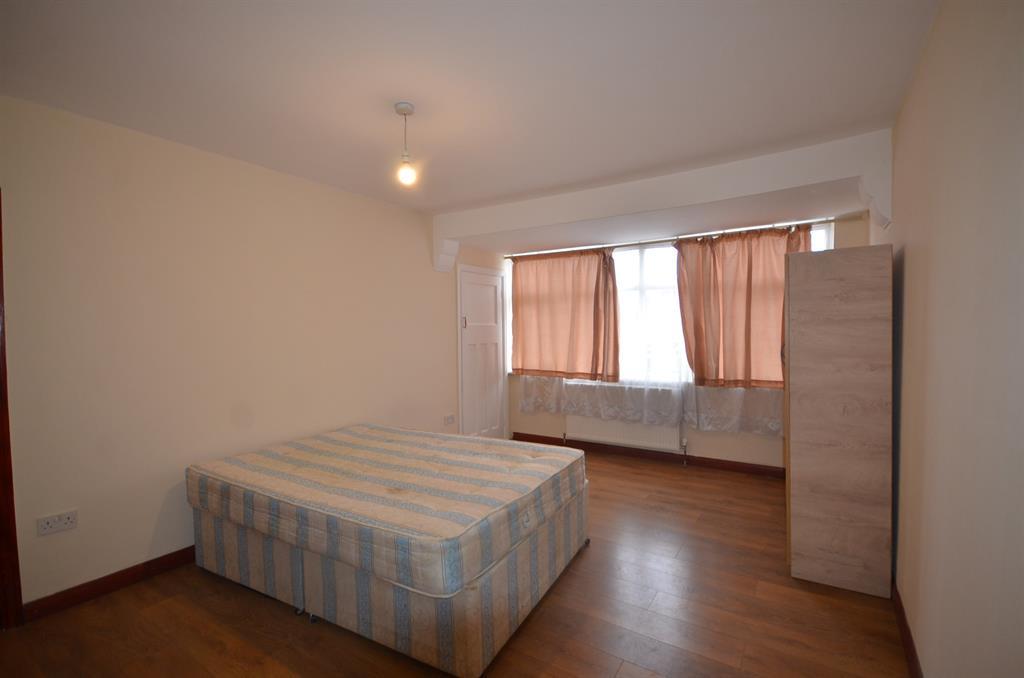 Wyndale Avenue, Kingsbury, London, NW9 9PU 6 bed semidetached house