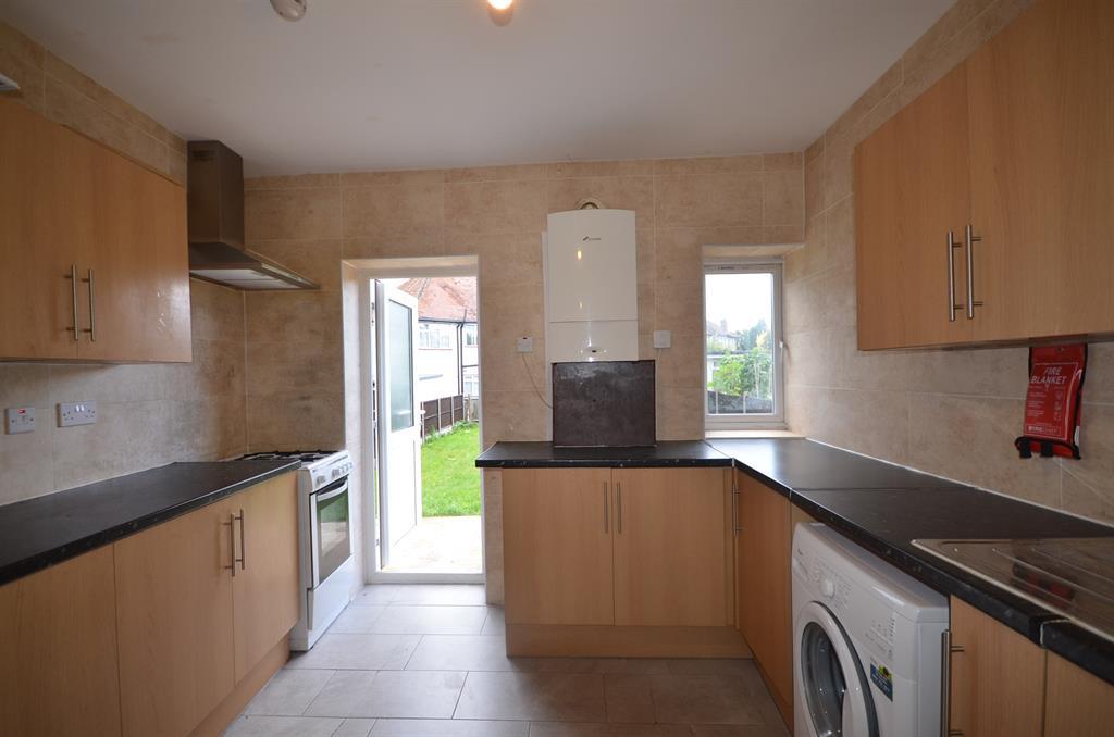 Wyndale Avenue, Kingsbury, London, NW9 9PU 6 bed semidetached house
