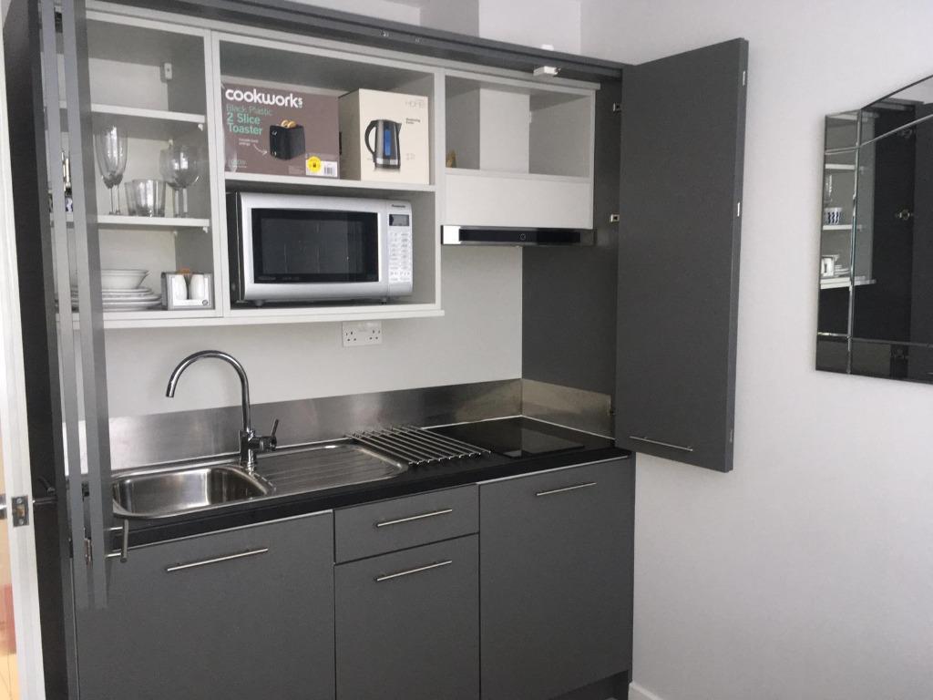 110E Frimley Road, Frimley, GU15 1 bed flat £900 pcm (£208 pw)