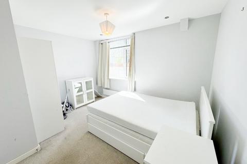 1 bedroom flat to rent, Frimley Road, Camberley