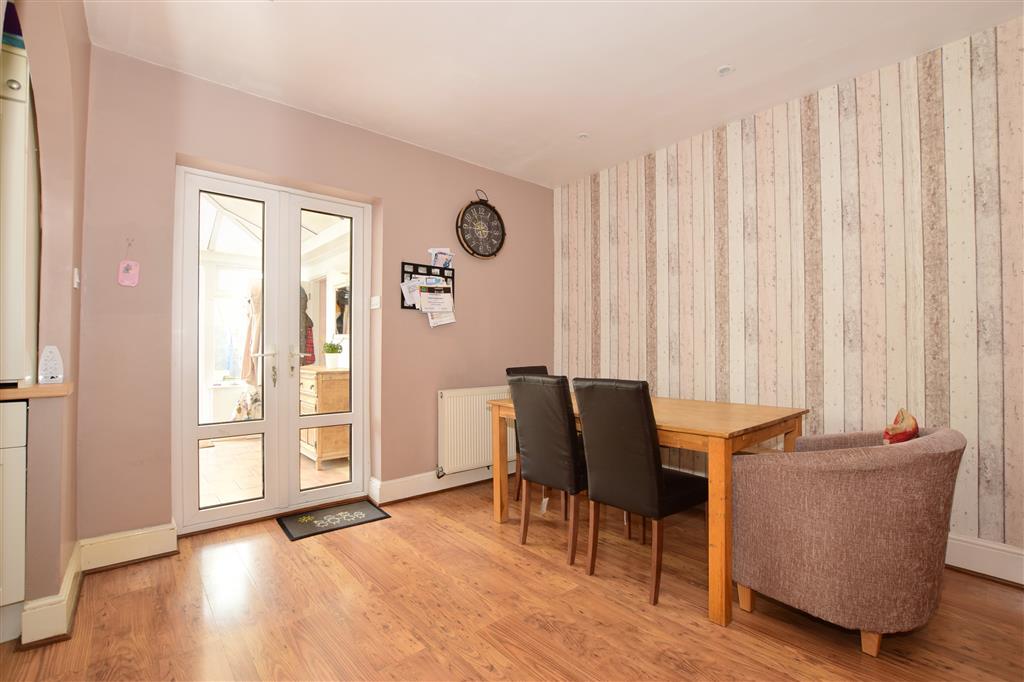 St. Johns Wood Road, Ryde, Isle of Wight 3 bed semidetached house £270,000