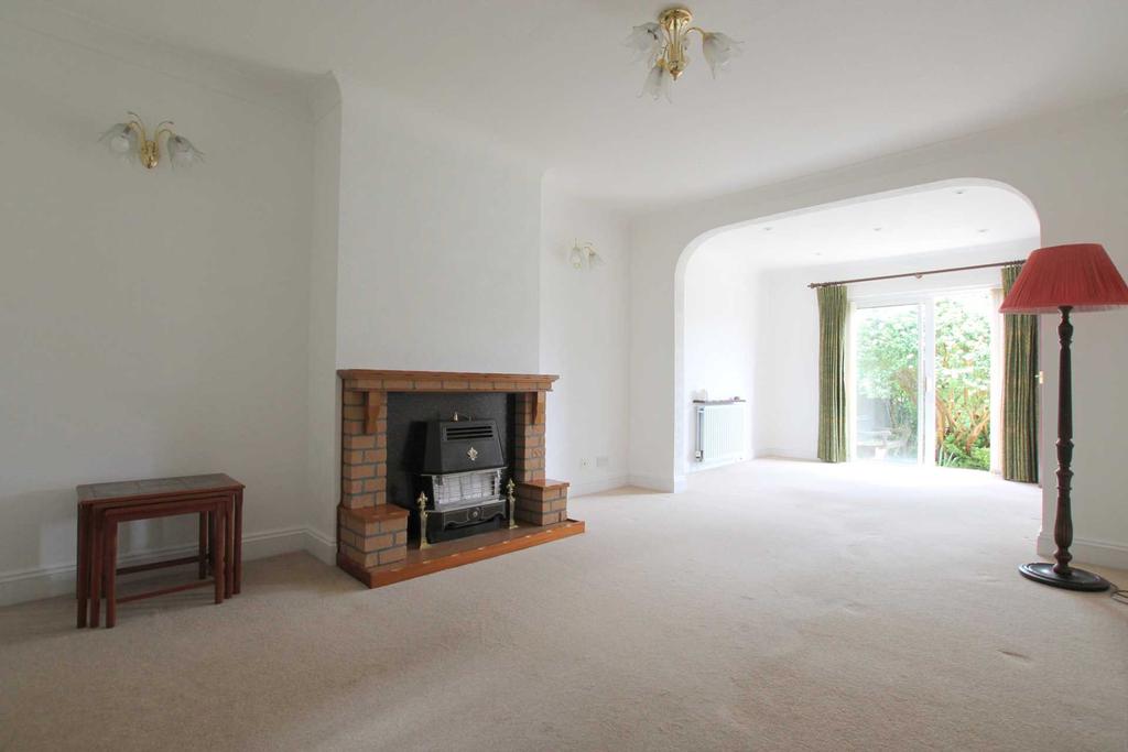 Hillrise Avenue, Watford 2 bed semidetached bungalow £1,350 pcm (£