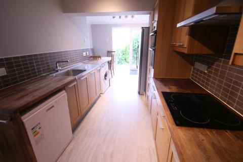 1 Field End Close, Luton, LU2 8DU