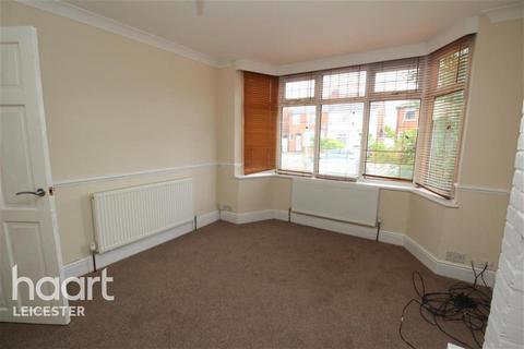 3 bedroom semi-detached house to rent, Collingham Road