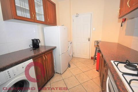 3 bedroom flat to rent, Burbage Close, Borough, London SE1