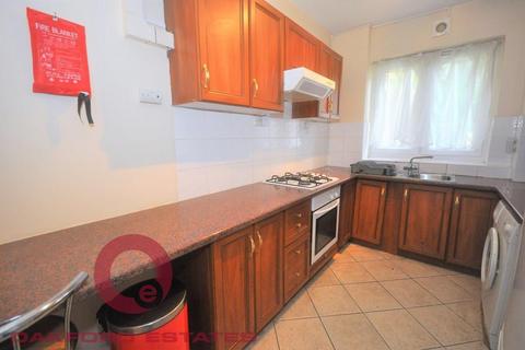 3 bedroom flat to rent, Burbage Close, Borough, London SE1