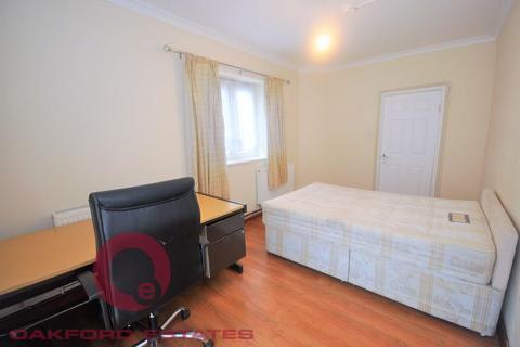 3 bedroom flat to rent, Burbage Close, Borough, London SE1