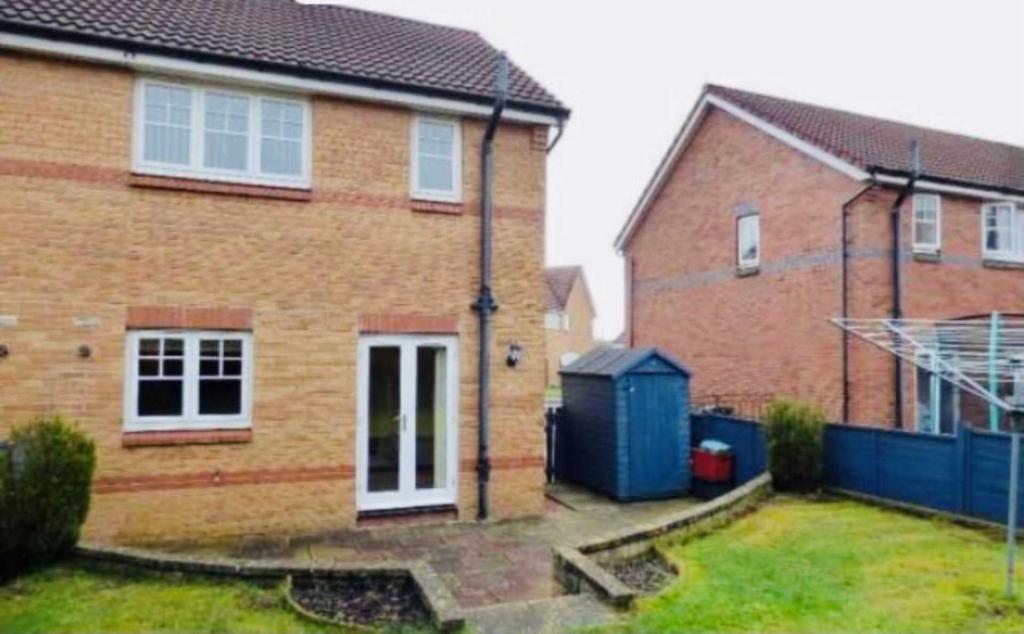 Kingsford Place, Southcraig 3 bed semi-detached house - £750 pcm (£173 pw)