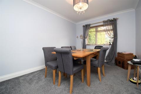 33 Mount Drive, Park Street, St Albans, AL2 2NP