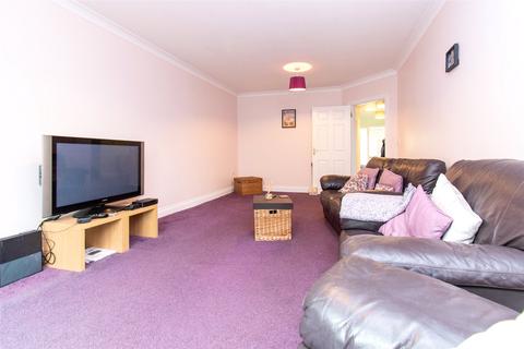 33 Mount Drive, Park Street, St Albans, AL2 2NP