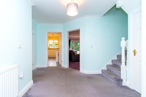 33 Mount Drive, Park Street, St Albans, AL2 2NP